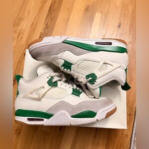 Air Jordan 4 SB Pine Green
Men’s size 8.5